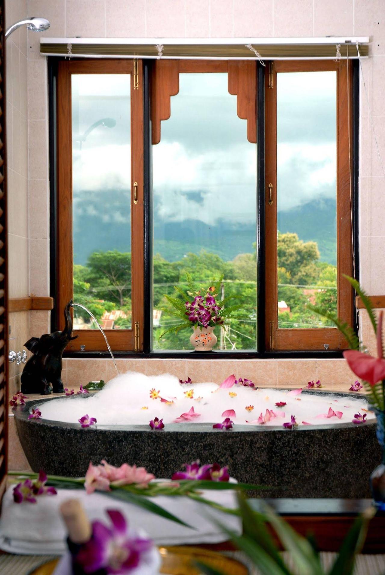 Hotel Amazing Nyaung Shwe Ngoại thất bức ảnh
