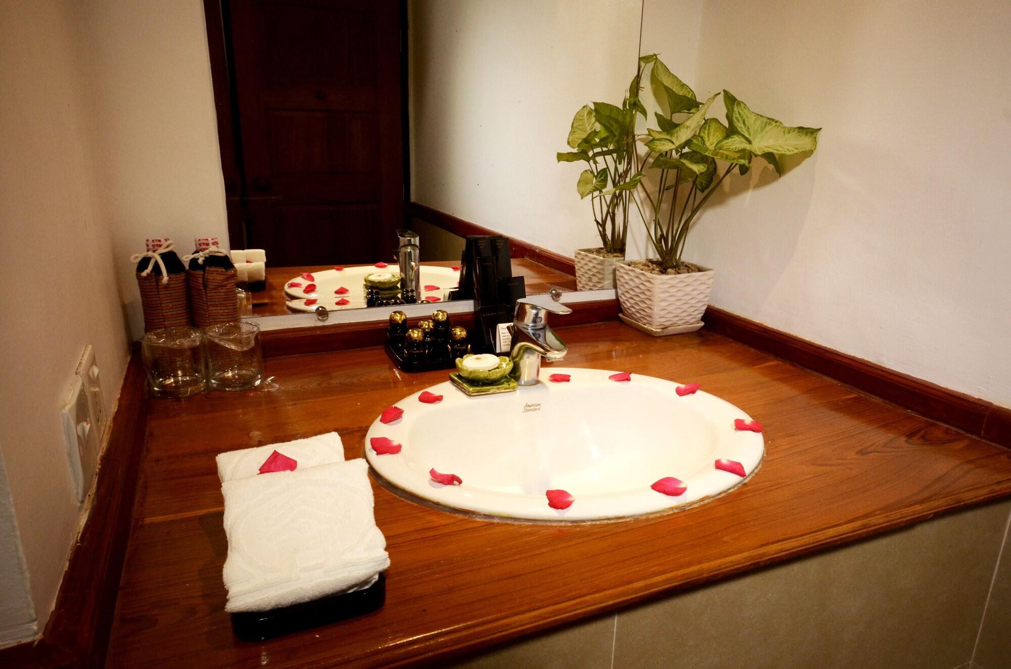 Hotel Amazing Nyaung Shwe Ngoại thất bức ảnh