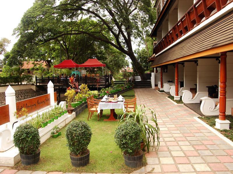 Hotel Amazing Nyaung Shwe Ngoại thất bức ảnh