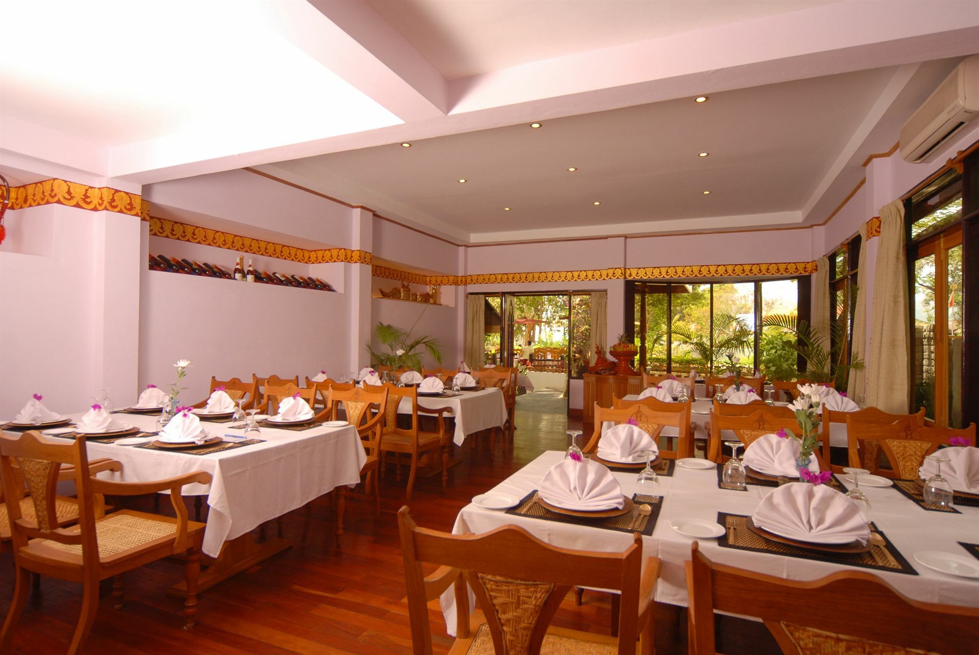 Hotel Amazing Nyaung Shwe Ngoại thất bức ảnh