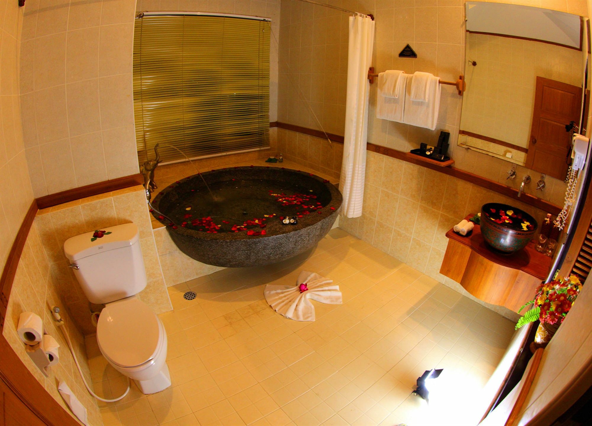 Hotel Amazing Nyaung Shwe Ngoại thất bức ảnh